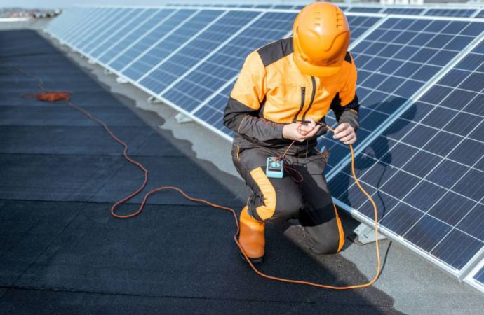 Mobilne rozwiązania fotowoltaiczne: Zastosowanie paneli słonecznych w transporcie i przenośnych urządzeniach